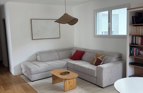 Labatut House | Family home between the ocean and the mountains