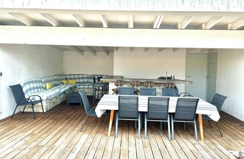 Eysines House | Family home - Sleeps 10 - Heated pool - Air conditioning