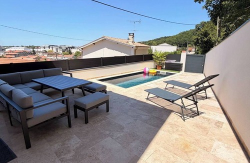 Cenon House | Family home with a pool and a view of Bordeaux