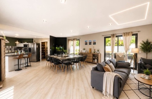 Merpins Villa | Family villa a few minutes from Cognac, swimming pool & jacuzzi for 12 people