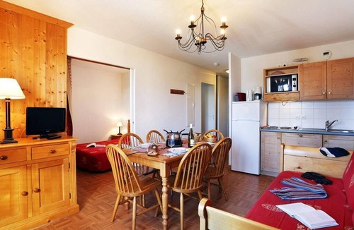 La Toussuire Apartment | Fitness, swimming pool, sauna, parking, tv, ski locker, 30m², La Toussuire