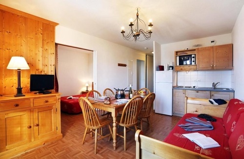 La Toussuire Apartment | Fitness, swimming pool, sauna, parking, tv, ski locker, 30m², La Toussuire