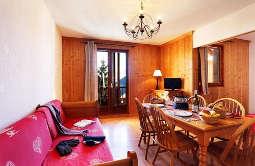 La Toussuire Apartment | Fitness, swimming pool, sauna, parking, tv, ski locker, 30m², La Toussuire