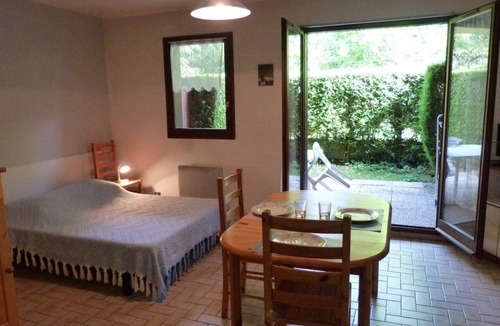 Menthon-Saint-Bernard Apartment | Flat with garden, lake of annecy