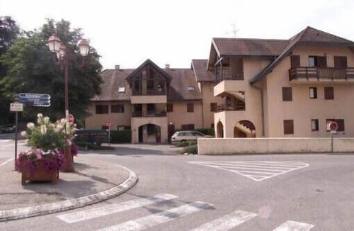 Menthon-Saint-Bernard Apartment | Flat with garden, lake of annecy