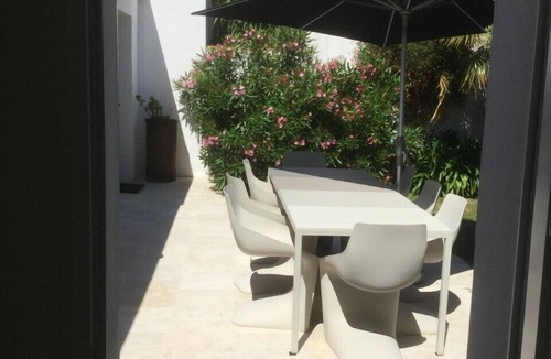 La Flotte House | Flotte Ile de RéHouse, Rhaeto-style, in the center of the village and close to the sea.