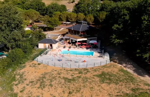 Lissac-sur-Couze House | Flower Camping du Lac du Causse * - Mobil-home Premium 35m2 (3bedrooms) + LV + TV + semi-covered terrace 6m2 lake view 8 people