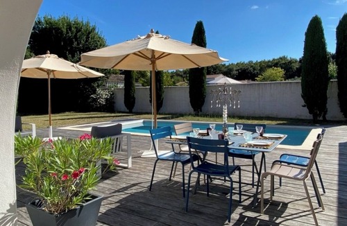 L'Eguille House | Former chai classé 4★ - charming house, comfort and relaxation guaranteed!