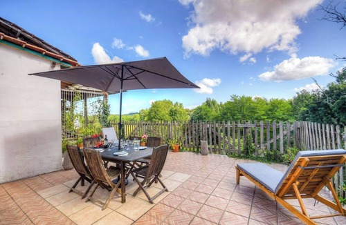 Autevielle-Saint-Martin-Bidere House | Riverside house with farm animals in Béarn
