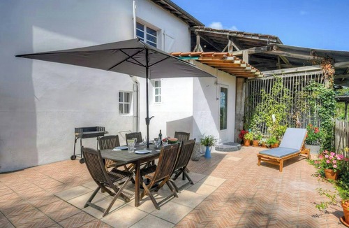Autevielle-Saint-Martin-Bidere House | Riverside house with farm animals in Béarn