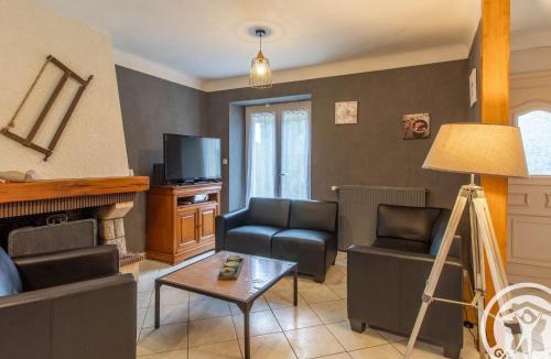 Saint-Georges-des-Gardes House | Gîte familial avec belle cour, 3 chambres, proche vignobles et activités, au calme en campagne angevine - FR-1-622-11
