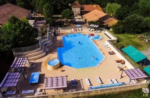 Saint-Martin-Lars-en-Sainte-Hermine Ski Chalet | Chalet Confort Rosnay - 3 bedrooms 6 people