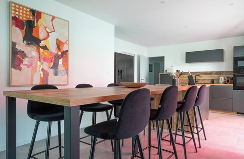 Les Mathes House | Fully Air-Conditioned Villa with Heated Pool in a Residential Neighborhood