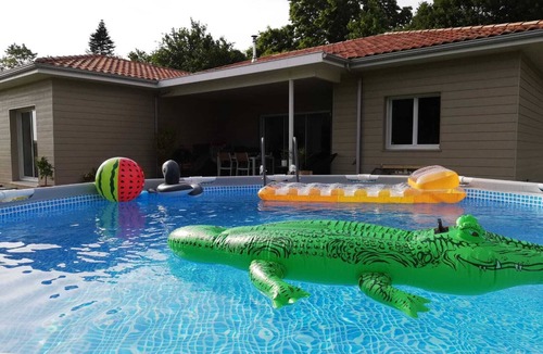 Saint-Etienne-d'Orthe House | Fully-equipped 3-bedroom house with pool, 30min from the ocean