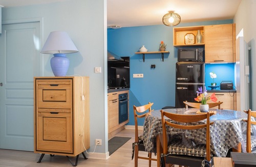 Jonzac Apartment | Furnished Apartment in Townhouse, City Center Location