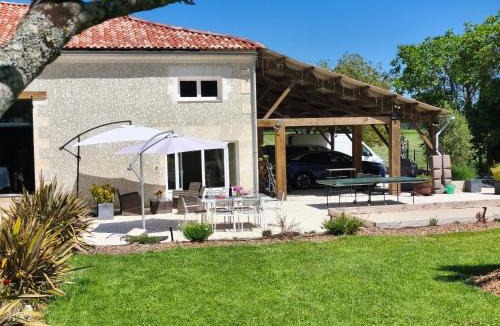Saint-Aulais-la-Chapelle Apartment | Gîte avec piscine au cœur de la campagne