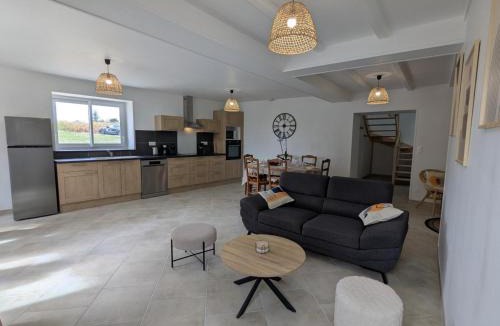 Challignac House | Gîte charentais rénové au calme avec parking et jardin privatif - FR-1-653-281