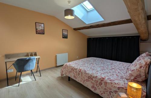 Challignac House | Gîte charentais rénové au calme avec parking et jardin privatif - FR-1-653-281