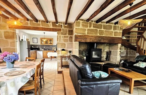 Saint-Pantaleon-de-Larche Villa | Gîte de France for 2 people