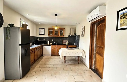 Saint-Pantaleon-de-Larche Villa | Gîte de France for 2 people