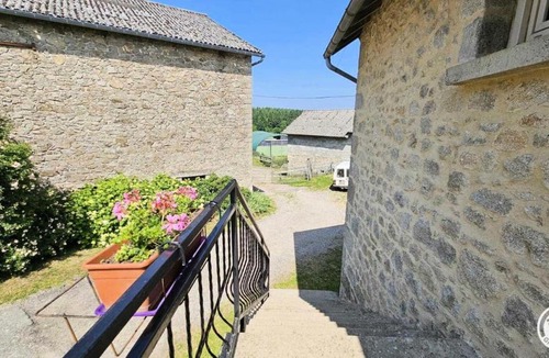 Liginiac Apartment | Gîte de France à Liginiac 3 épis - Gîte de France 12 personnes MAE-2093