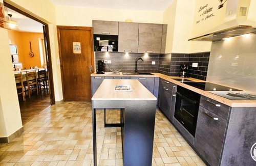Liginiac Apartment | Gîte de France à Liginiac 3 épis - Gîte de France 12 personnes MAE-2093