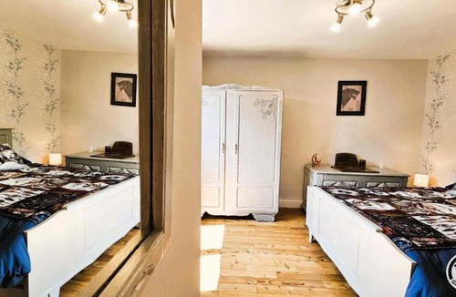 Liginiac Apartment | Gîte de France à Liginiac 3 épis - Gîte de France 12 personnes MAE-2093