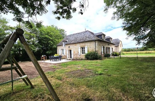 Saint-Pantaleon-de-Larche Apartment | Gîte de France Aux bords de la vézère - 8 3 épis - Gîte de France 8 personnes MAE-2753
