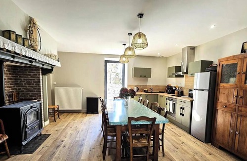 Salon-la-Tour Villa | Gîte de France (sleeps 11)
