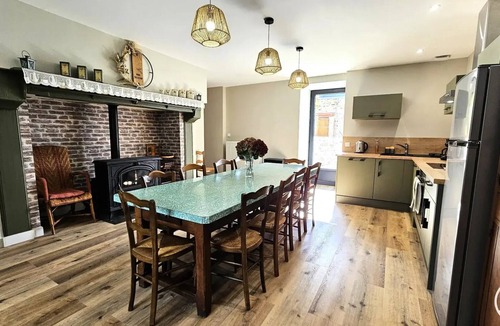 Salon-la-Tour Villa | Gîte de France (sleeps 11)