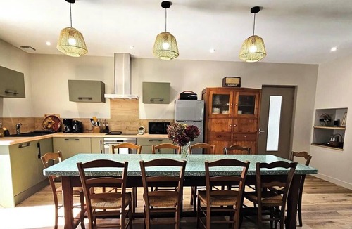 Salon-la-Tour Villa | Gîte de France (sleeps 6)