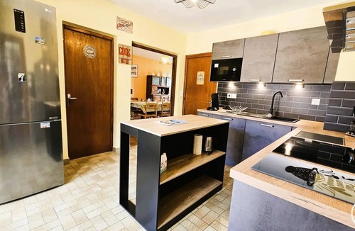 Liginiac Villa | Gîte de France (sleeps 12)