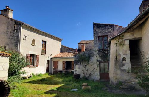 Bouille-Loretz House | Gîte de Loretz du 18e siècle en Anjou entre vignes et châteaux