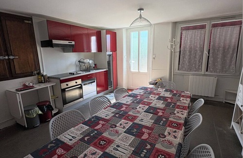 Eguzon-Chantome House | Gîte familial 4 chambres, 8-10 personnes Eguzon