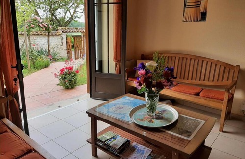 Viville House | Gîte familial avec jardin, cheminée et équipements bébé – Bellevigne, Charente - FR-1-653-149