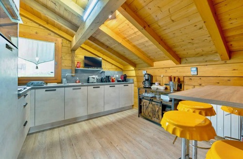 Araches-la-Frasse Apartment | Gîte in chalet 6/8 pers private entrance,ski shuttle ,Balneo bathroom
