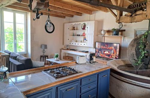 Champagnac House | Gîte insolite dans un moulin à eau avec spa privatif