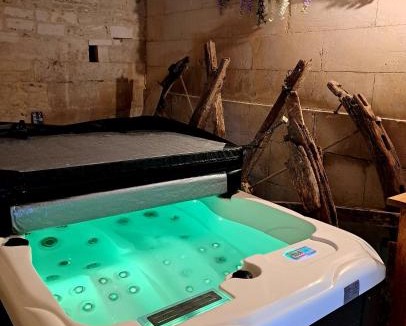 Champagnac House | Gîte insolite dans un moulin à eau avec spa privatif