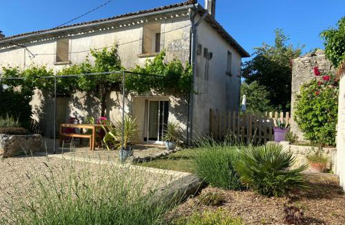 Chadenac House | Gîte La Maison des Coteaux