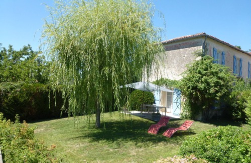 Frontenay-Rohan-Rohan House | Gîte Le Logis de Faugerit In the Marais Poitevin, quiet, flowery, green site