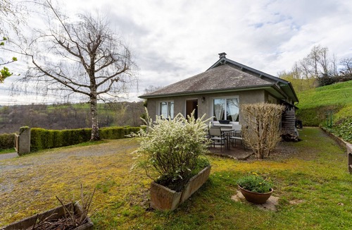 Lagarde House | Gîte Mathieu – Cozy House 10 min from Lourdes, Private Terrace & Garden, WiFi, Parking