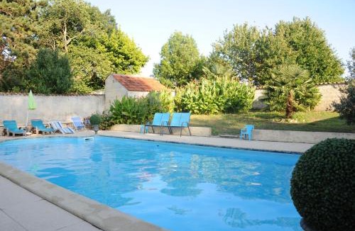 Allas-Bocage House | Gîte Rouge Calme et Nature