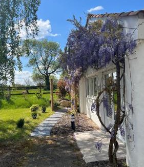 Sallertaine House | Gîtes de charme "l'écrin de Vendée" jacuzzi privatif, piscine chauffée, prestations bien être, vélos à 10 mn de l'océan sur 3,5 h de verdure