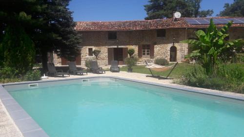 Saint-Vallier House | Gite Charentais Le Coin Arboré
