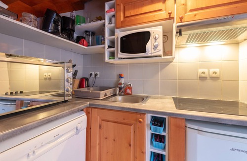Peyragudes Cottage | Gîte 'Clarabide' with Mountain View, Private Terrace and Wi-Fi