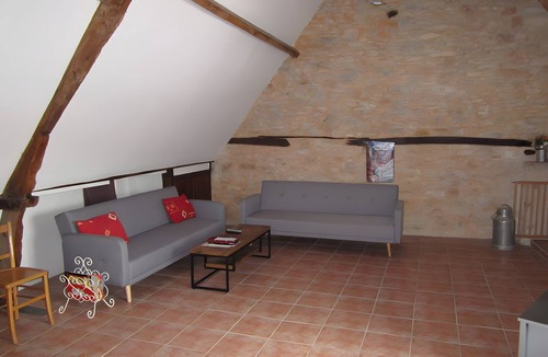 Loubressac House | Gîte Colette: Holiday Home with Private Terrace and Wi-Fi in Loubressac