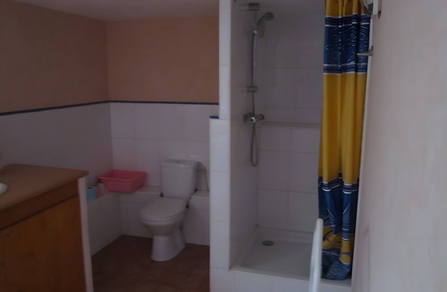 Loubressac House | Gîte Colette: Holiday Home with Private Terrace and Wi-Fi in Loubressac