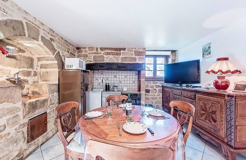 Queyssac-les-Vignes House | Gite de la chapelle by Interhome