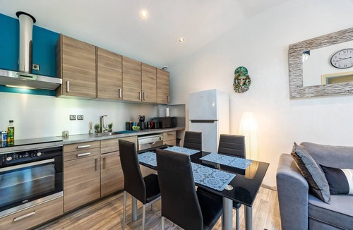 Lamothe-Montravel House | Gîte “Le Jardin d’Eau” with Private Terrace, Shared Garden and Wi-Fi