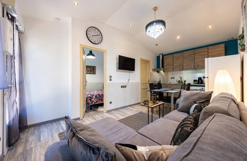 Lamothe-Montravel House | Gîte “Le Jardin d’Eau” with Private Terrace, Shared Garden and Wi-Fi